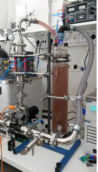 Elektrochemický reaktor pre laboratórne a pilotné testy čistenia vôd 